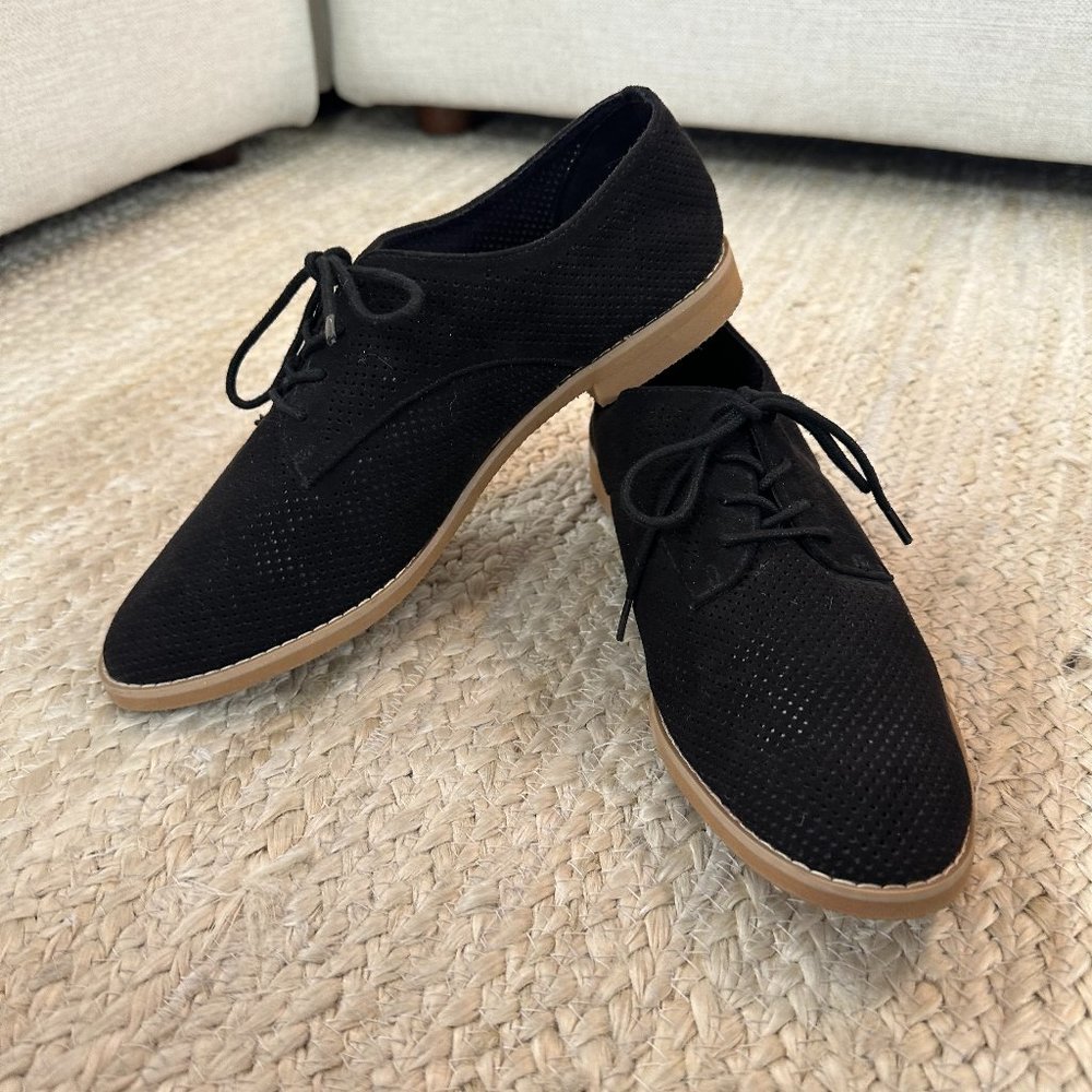 GAP black perforated oxford flats